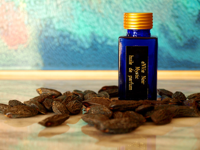 photo of 25ml sapphire blue bottle with gold lid and black engraved plate of Mystic