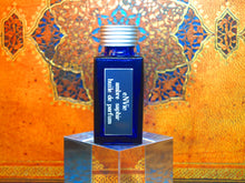 photo of 25ml sapphire blue bottle with silver lid and silver engraved plate of ambre saphir