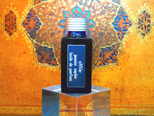 photo of 25ml sapphire blue bottle with silver lid and silver engraved plate of jasmin saphir